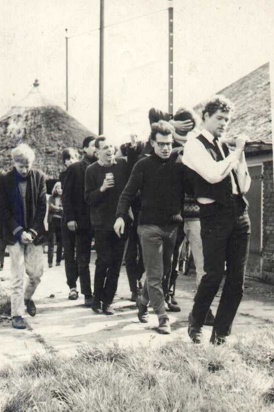 Olofspoortweekend 24-25 april 1965 Popke Bakker wordt ten grave gedragen